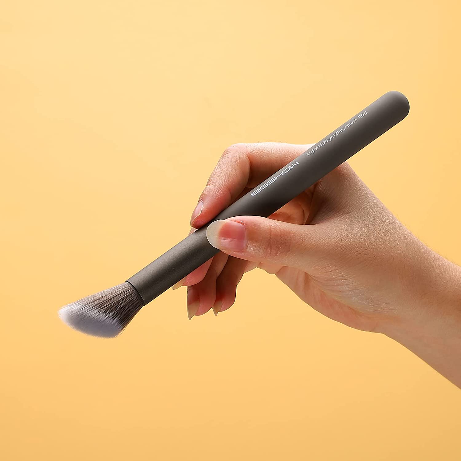 EIGSHOW Angled Highlight Diffuser Brush