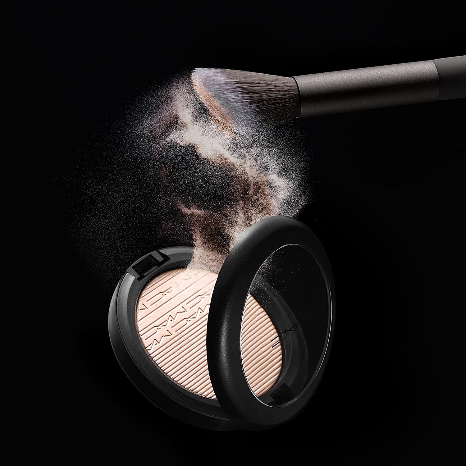 EIGSHOW Angled Highlight Diffuser Brush