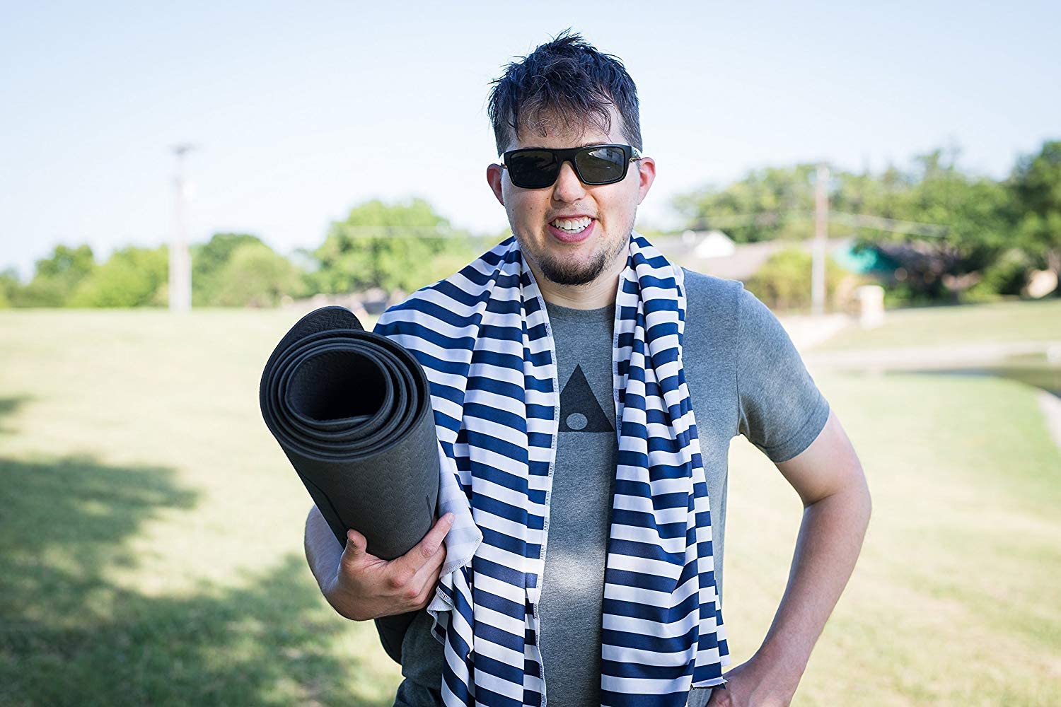 Luv Bug Company UPF 50+ Sunscreen Towel Full Size (Black Stripe)