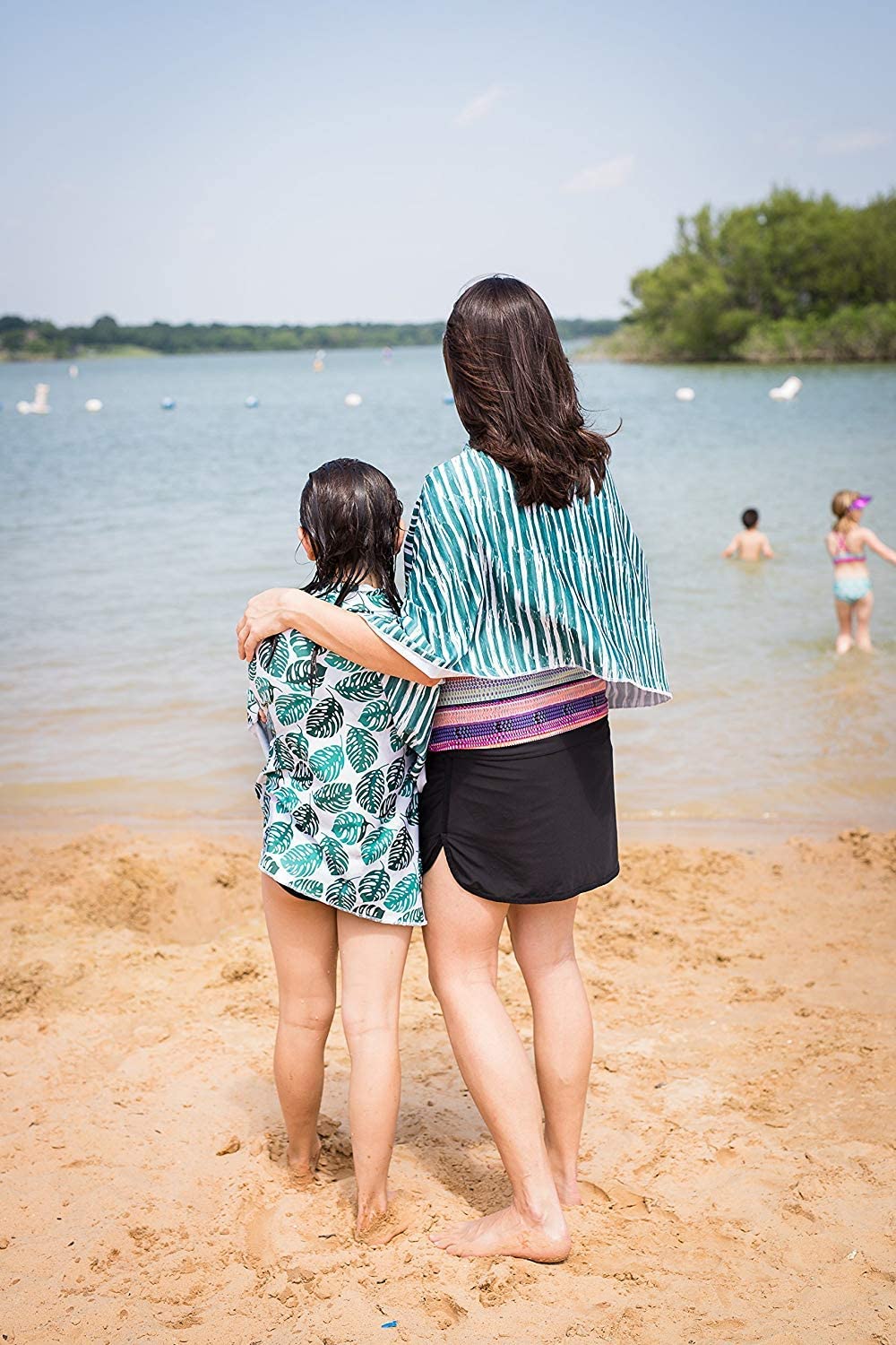 Luv Bug Company UPF 50+ Sunscreen Towel Full Size (Black Stripe)