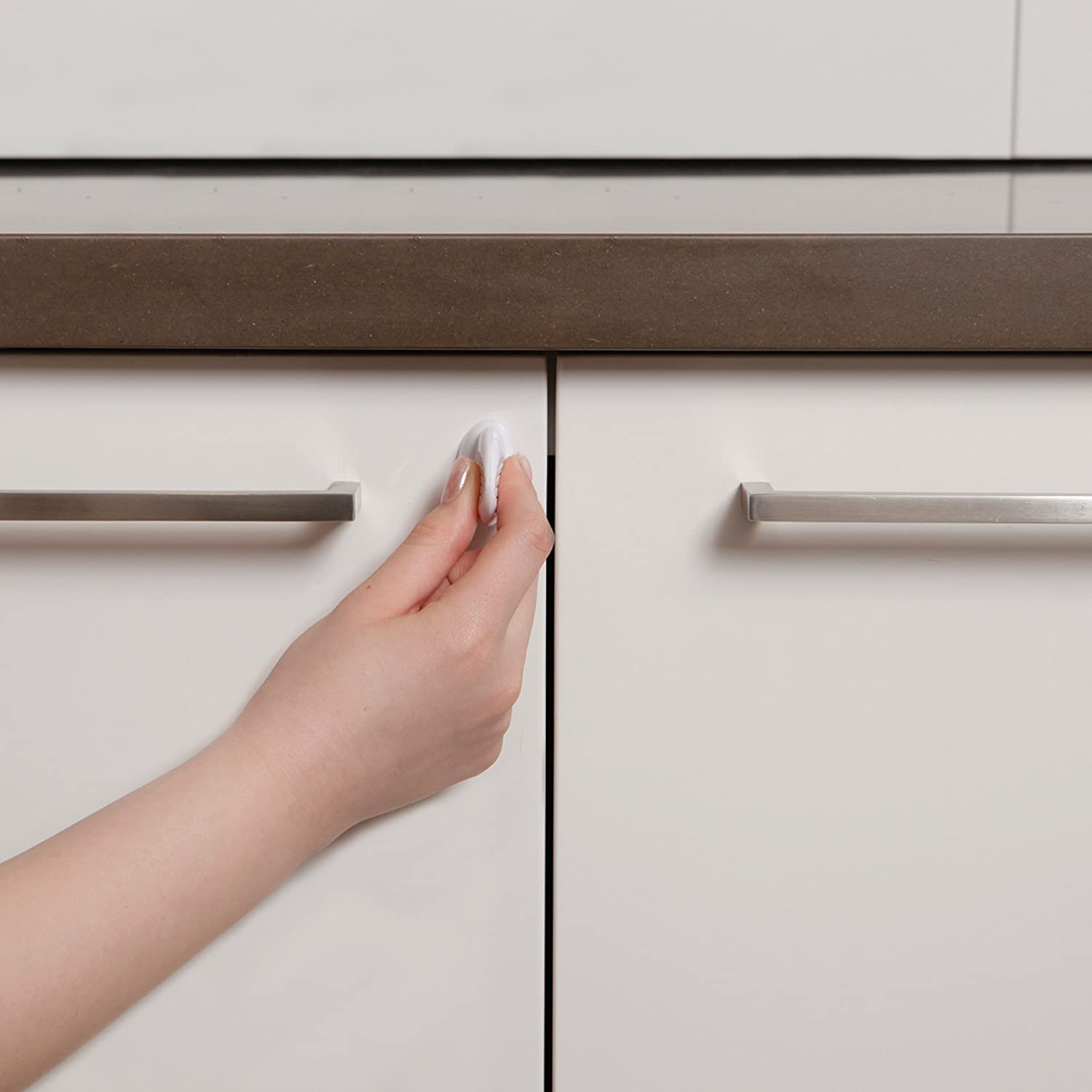 Dreambaby Adhesive Mag locks (8-Pack 1 Key) - Child Proofing Cabinet Magnetic Latches - White- Model