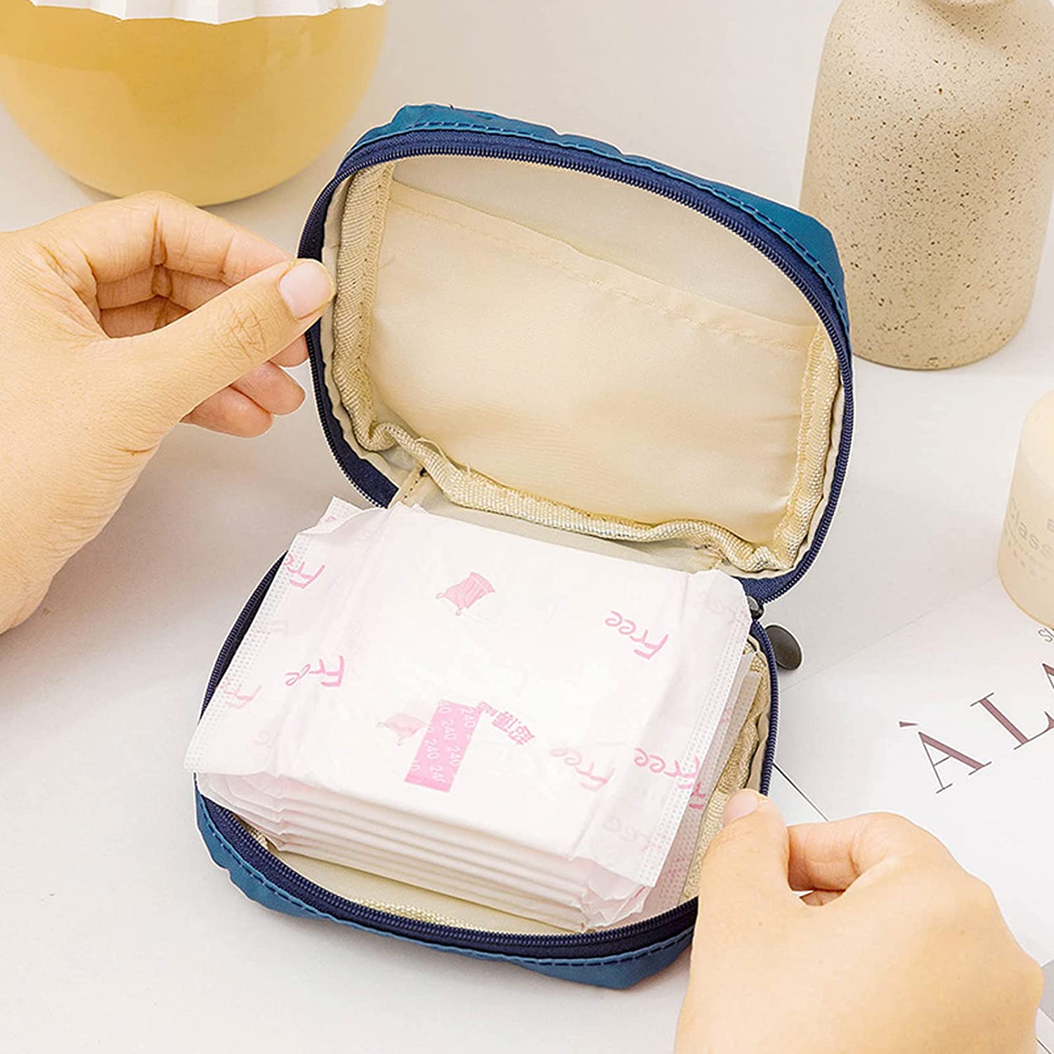Sanitary Napkin Storage Bag,Portable Sanitary Napkin Storage Pouch Pack of 4 Reusable Menstrual Cup 