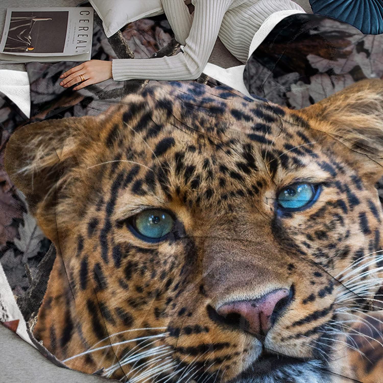 Camo Buck Leopard Forest Fleece Throw Blanket No-Shedding Soft, Warm & Lightweight Perfect for Bed S
