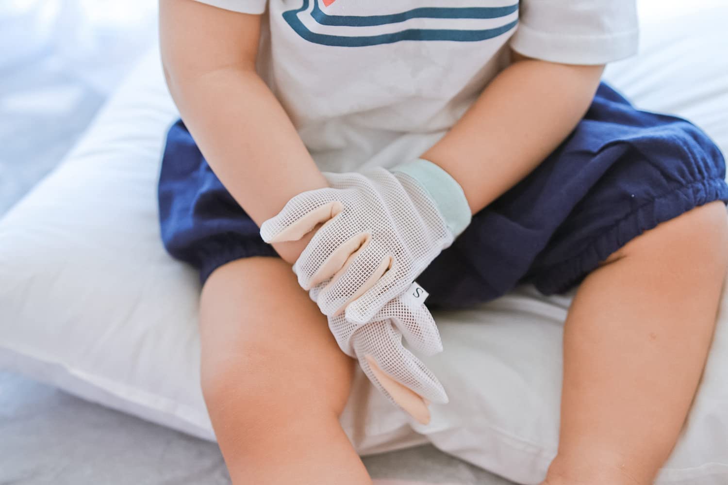 Baby Stop Thumb Sucking Kids Finger Guard Stop Infant Finger Sucking No Scratch Thumb and Fingers Su