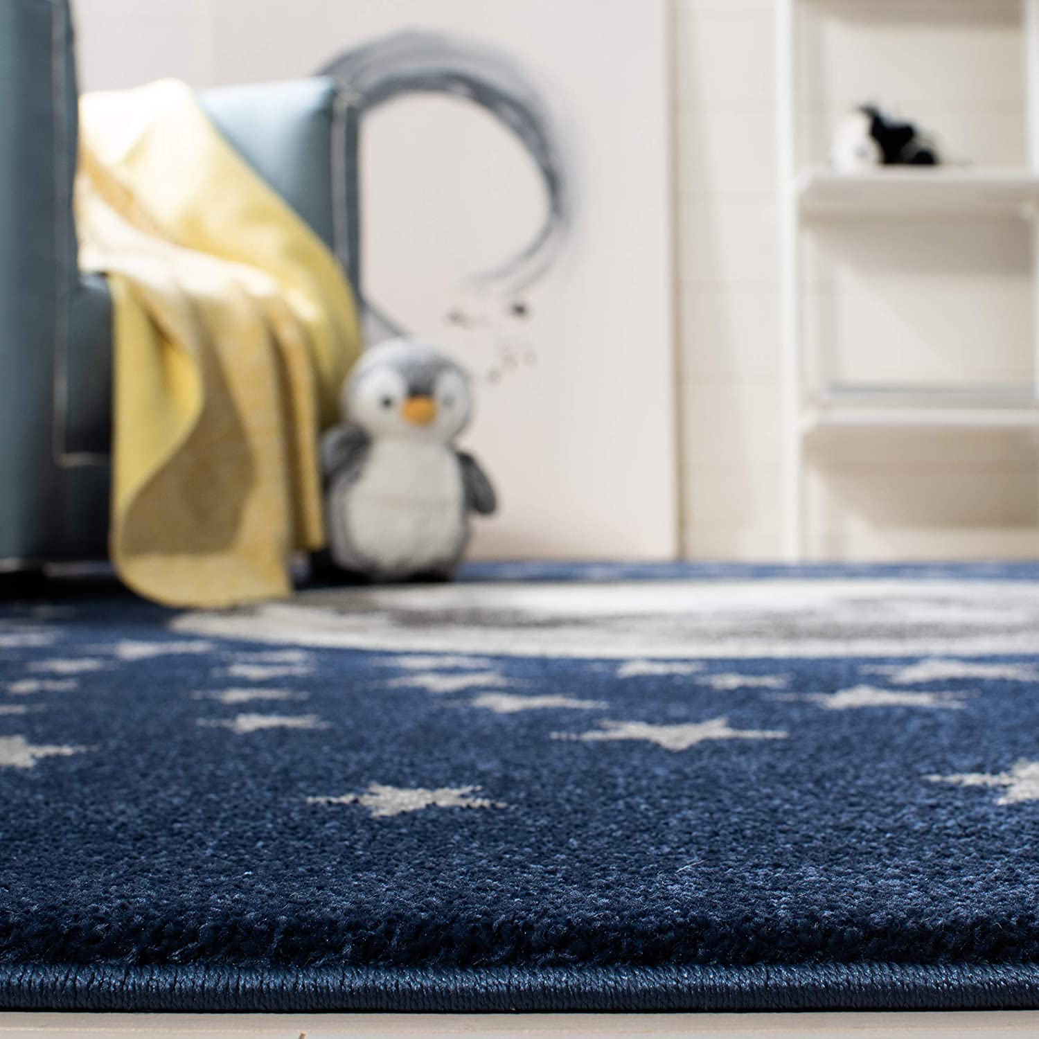 Safavieh Carousel Kids Collection CRK135N Moon and Stars Non-Shedding Stain Resistant Nursery Playro