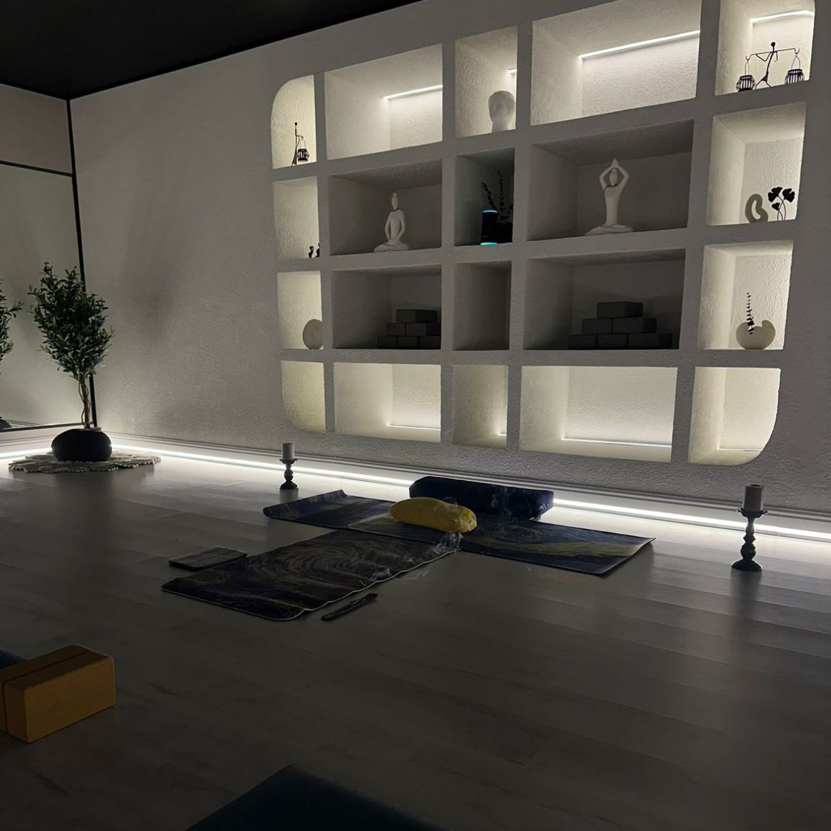 10% Off! offer at Ross Studio